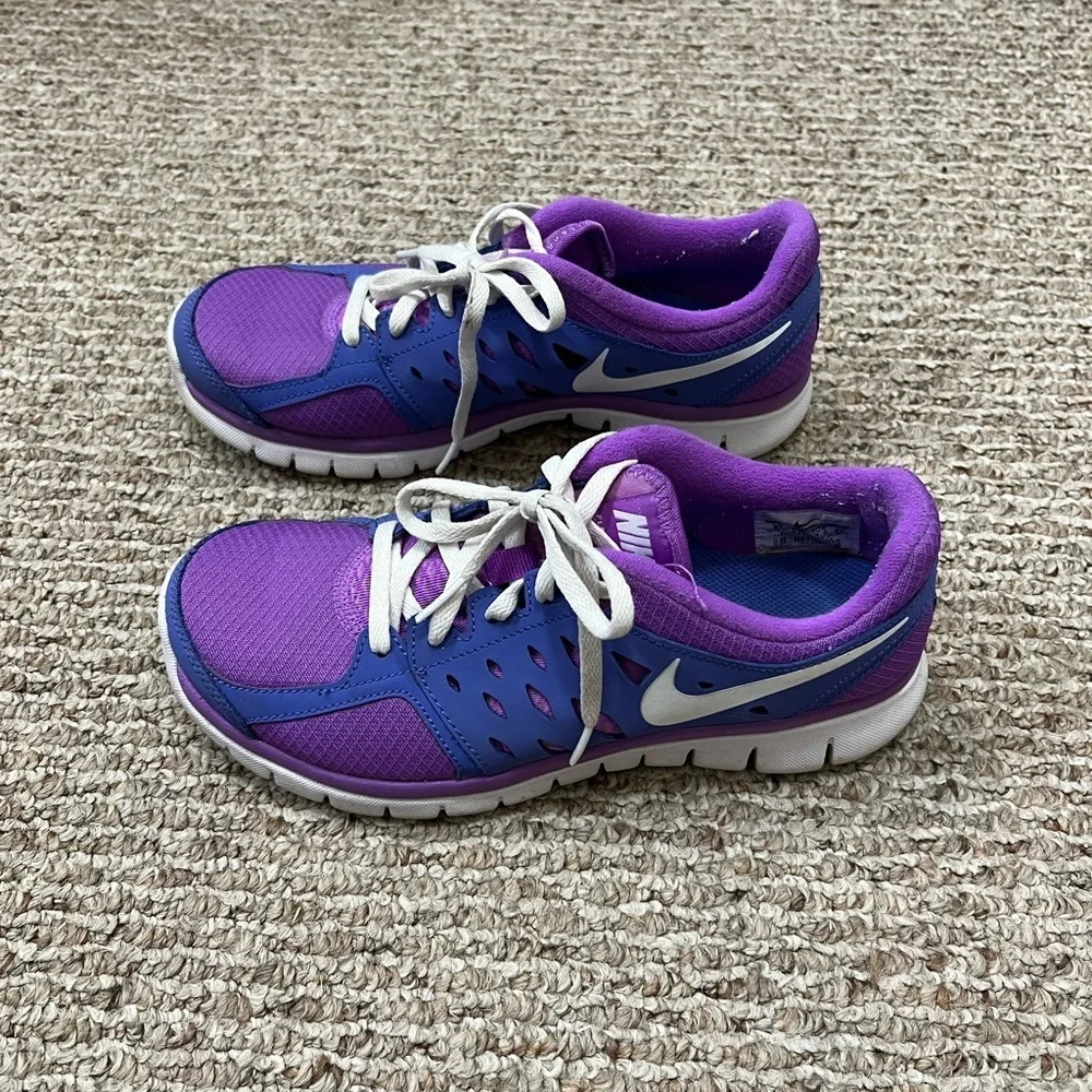 Nike Flex 2013 Run girls' youth purple and blue running shoes